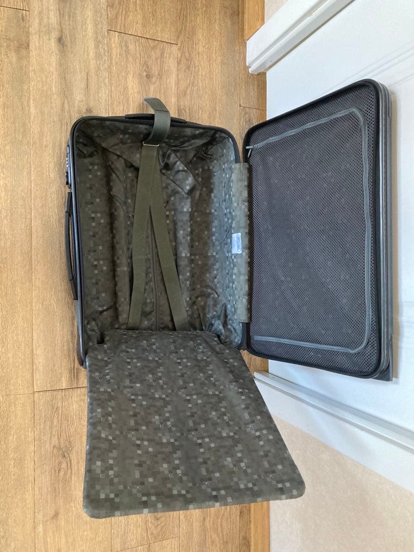 リモワサルサ2輪 デジタル迷彩仕様 最新TSA搭載★艶消黒35ℓ機内持込可能