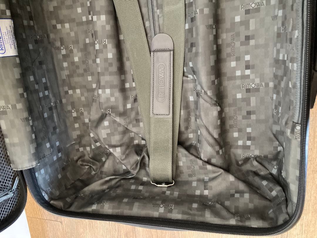 リモワサルサ2輪 デジタル迷彩仕様 最新TSA搭載★艶消黒35ℓ機内持込可能