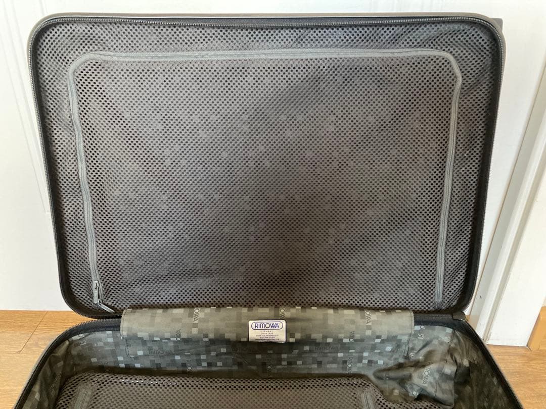 リモワサルサ2輪 デジタル迷彩仕様 最新TSA搭載★艶消黒35ℓ機内持込可能