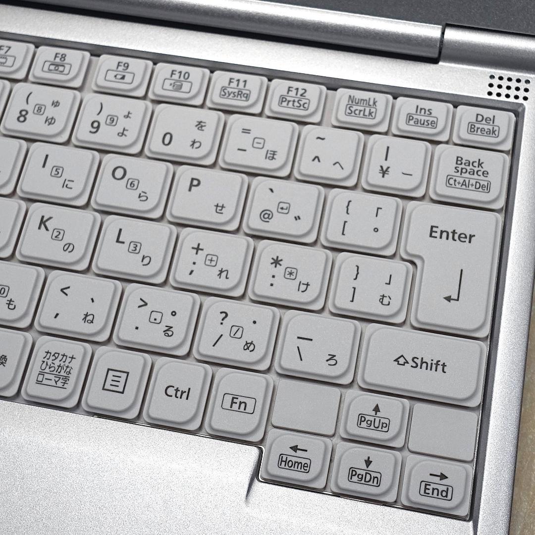 累積使用時間僅少で美品の軽量モバイル✨第１０世代ｉ５に超高速新品ＳＳＤ５１２ＧＢ