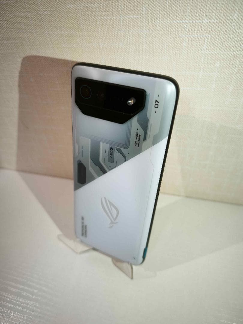 【umi】 ROG Phone 7 256GB ストームホワイト