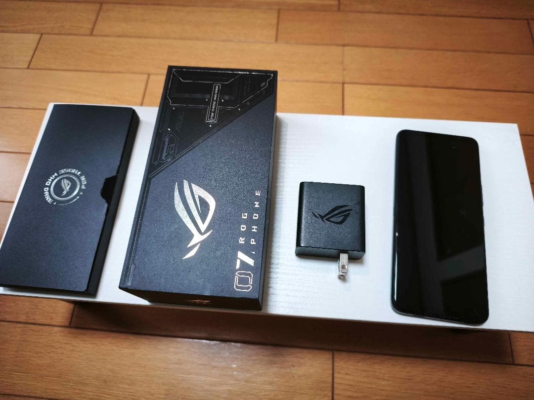 【umi】 ROG Phone 7 256GB ストームホワイト