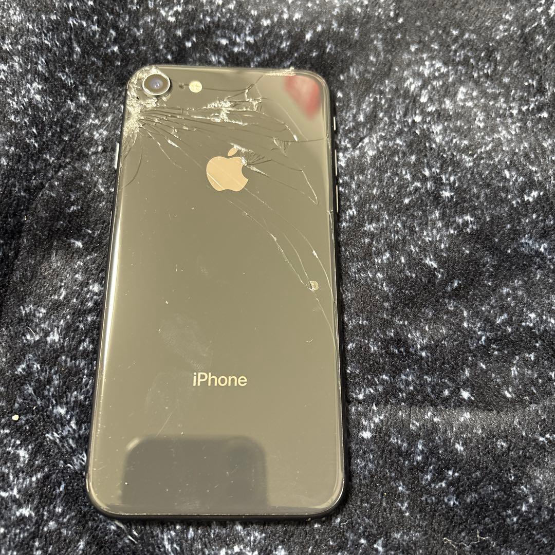 iPhone8 64GB 本体　ブラック　大きい傷あり
