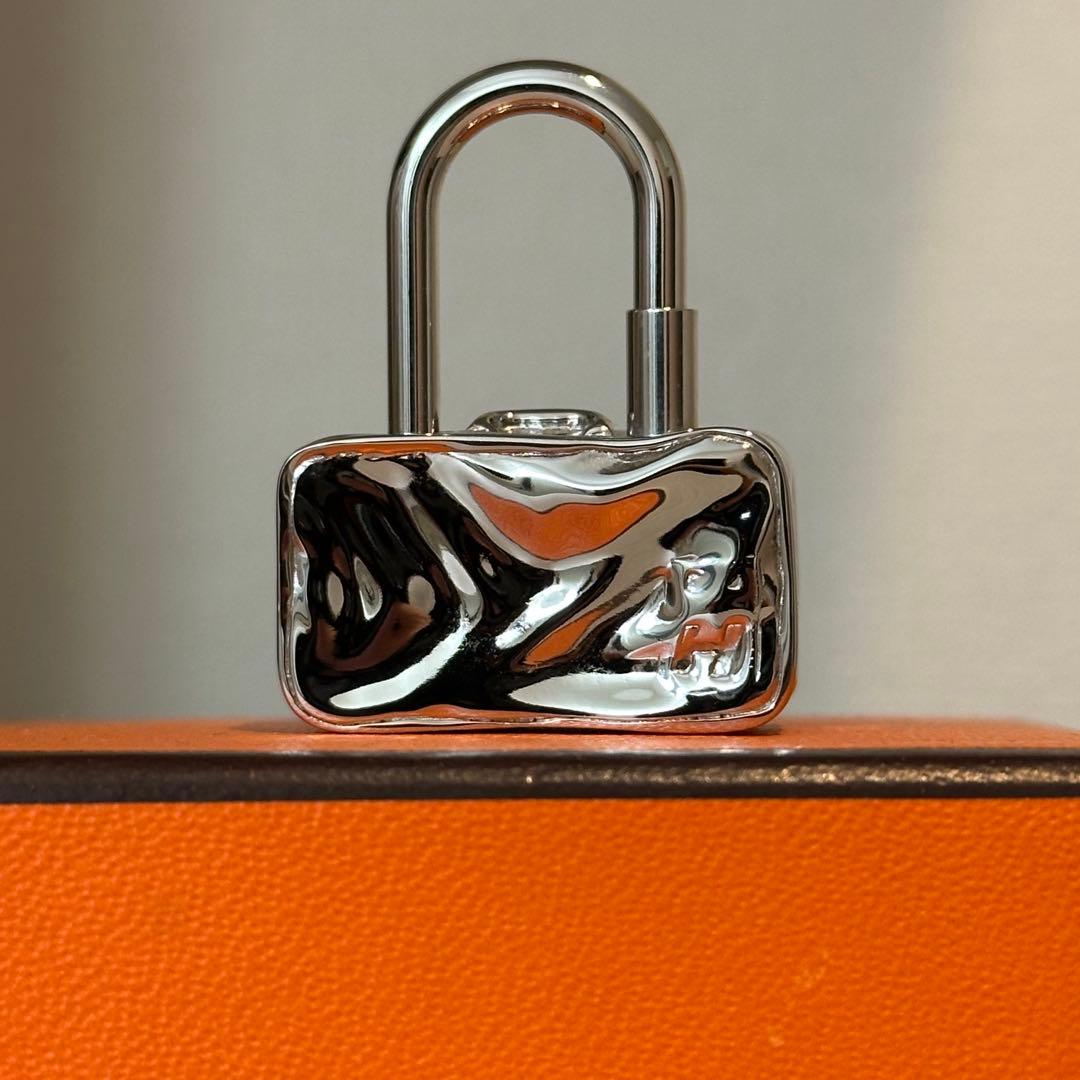 HERMES 美しき逃避行 Le chappee belle 2009年限