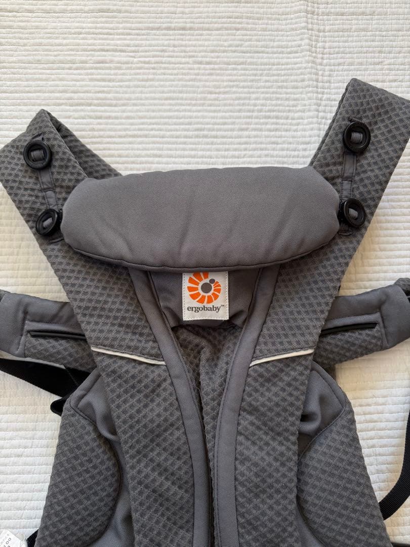 まつ　エルゴ 抱っこ紐 オムニ ブリーズ グラファイトグレー