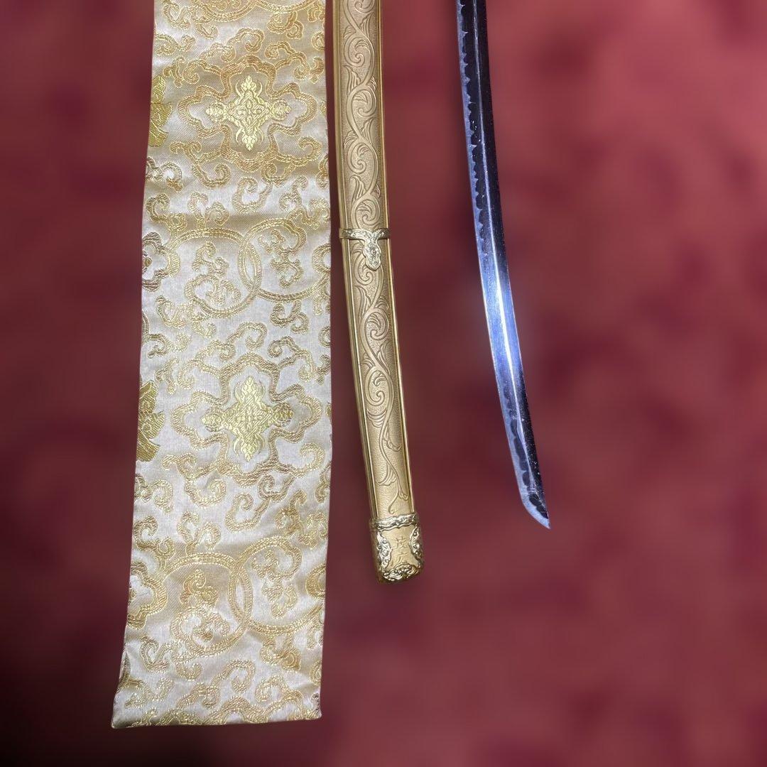 模造刀(刀袋付) 太刀造り 金具装飾 金茶柄 太刀型金鍔