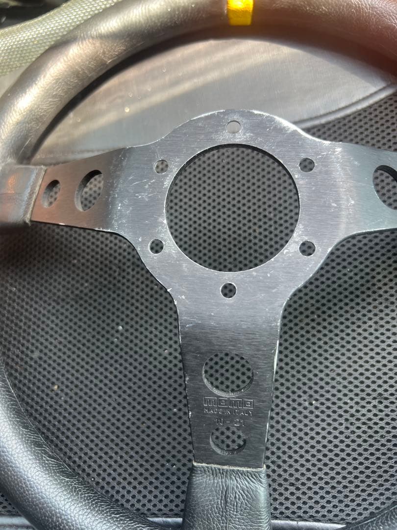 正規品　momo ステアリング　35パイ　ディープコーン