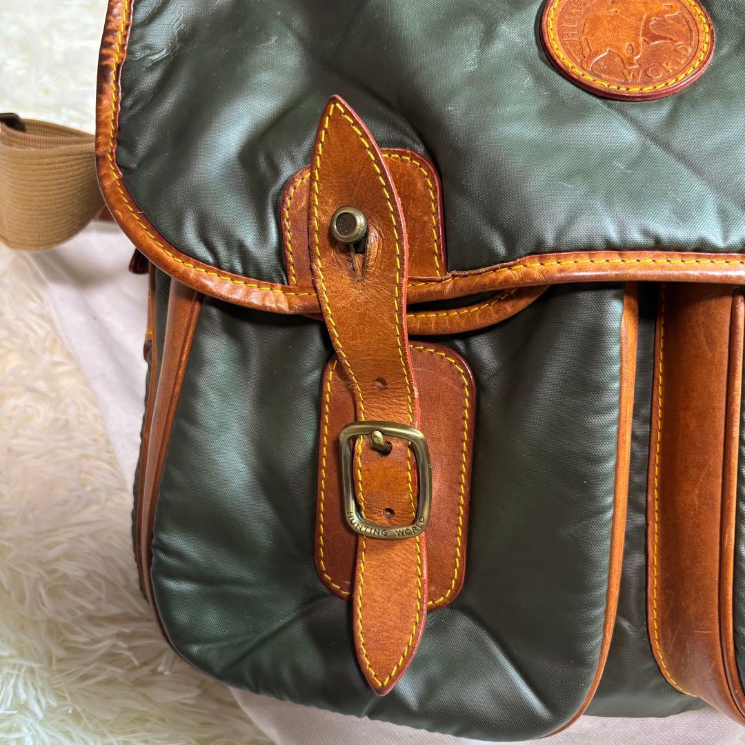 大人気✨　ハンティングワールド バチューサーパス カーキ系 メッセンジャーバッグ