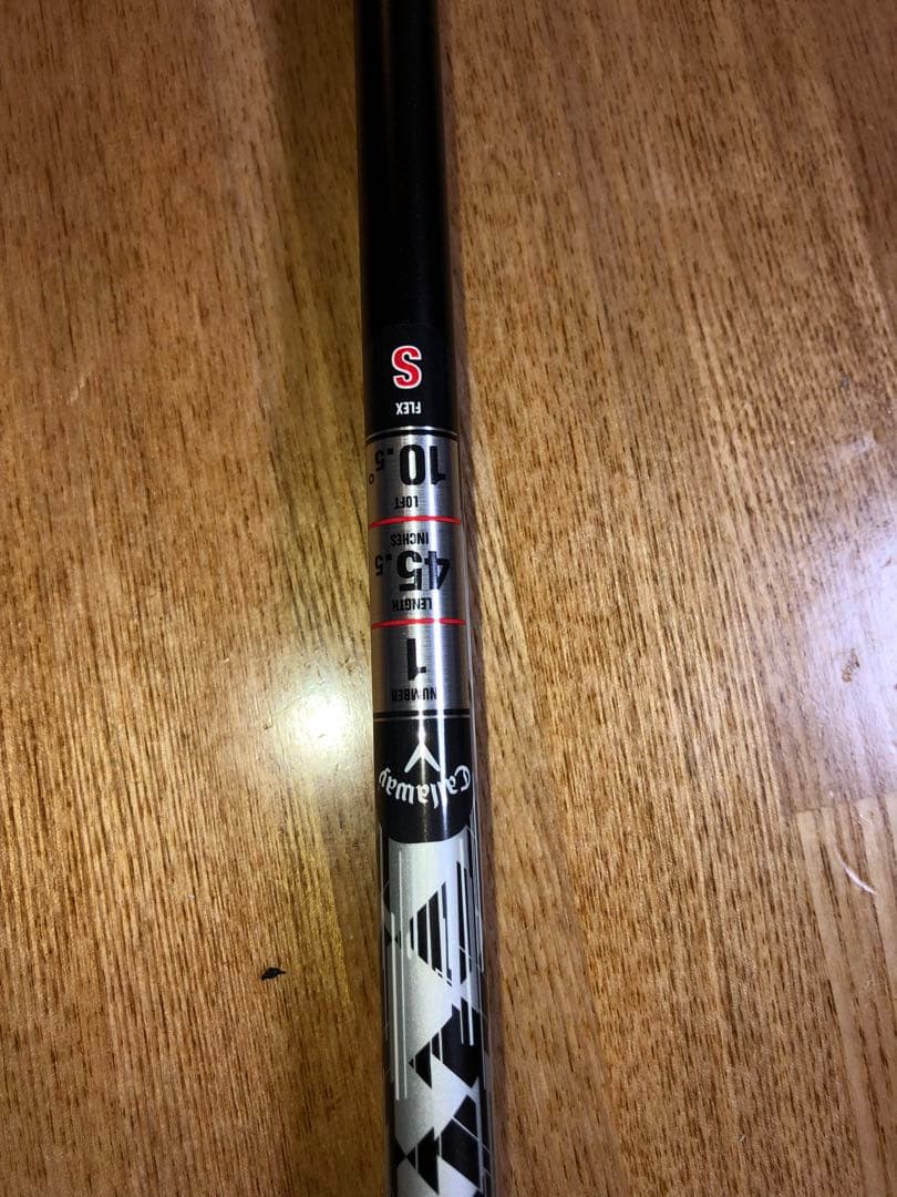 左）レフティ QUANTUM Max 10.5° ドライバー　Sフレックス