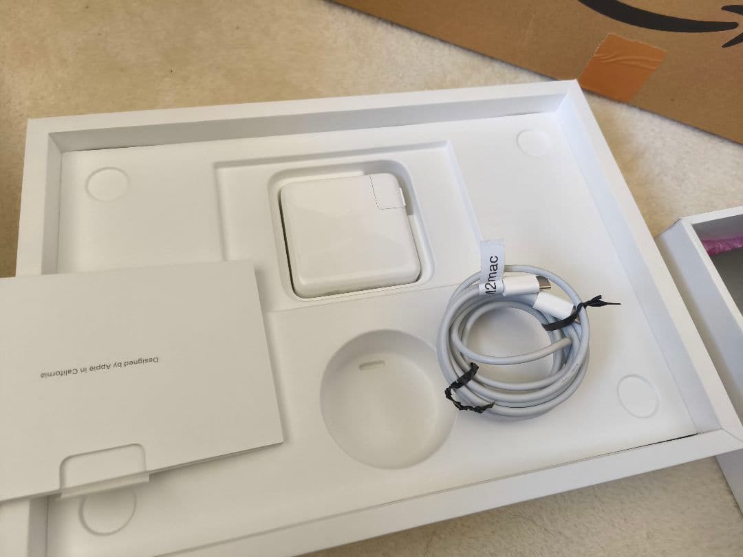 2022年製　M2/16GB Macbookpro　タッチバー