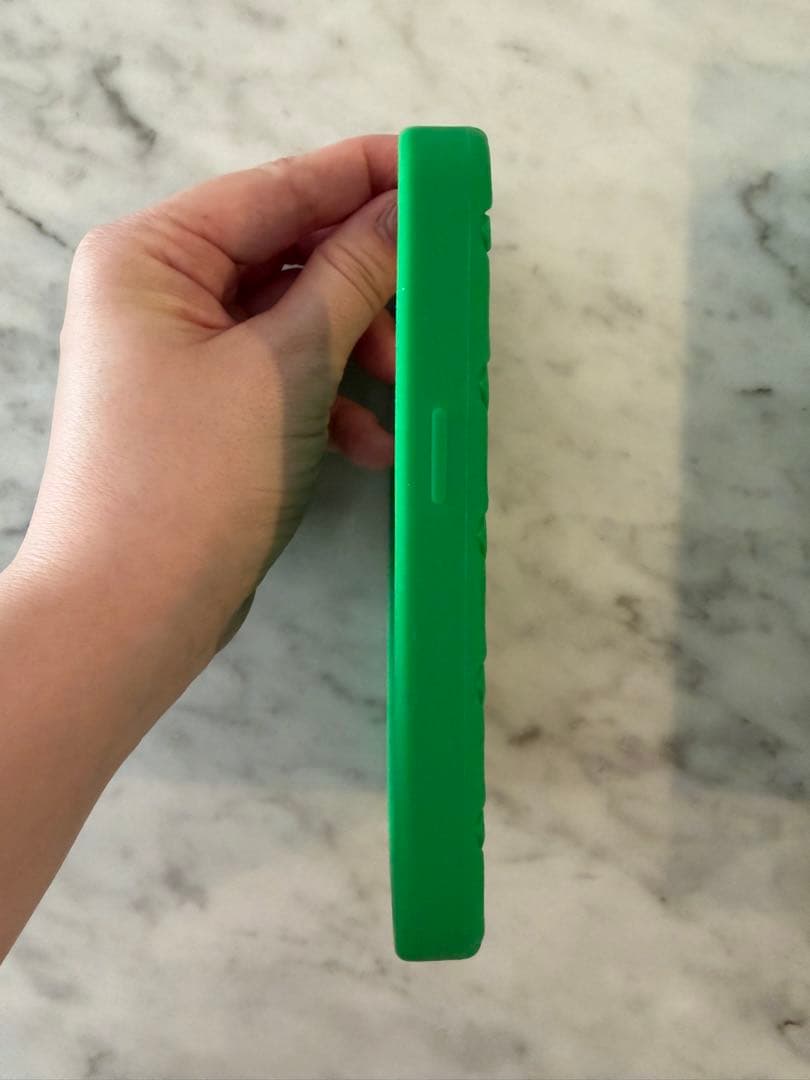 Bottega Veneta グリーン iPhone15pro ケース