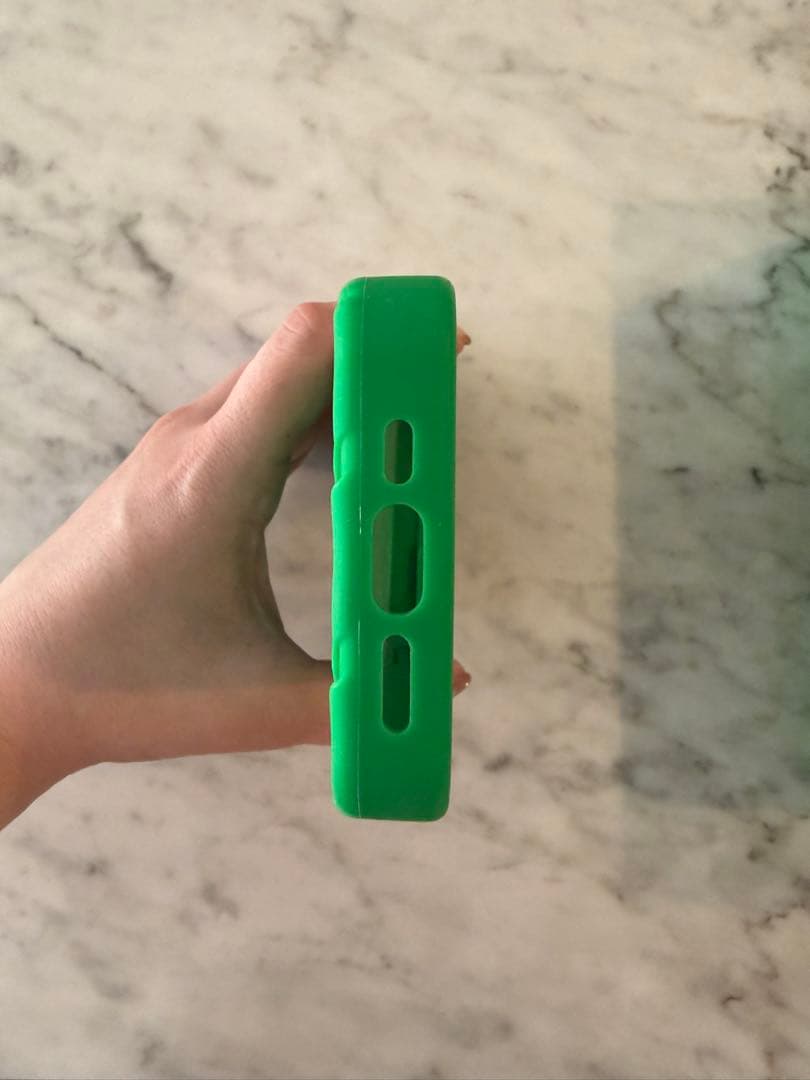 Bottega Veneta グリーン iPhone15pro ケース