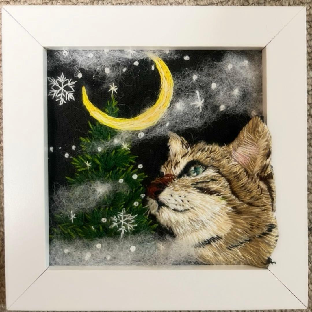 タ*ー様 ハンドメイド刺繍フレーム　三日月の夜とキジトラ