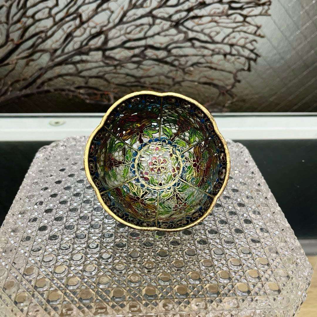 骨董　ガラス七宝　透胎七宝　省胎七宝　透かし技法　彩色花綴り　輪花フチ　盃