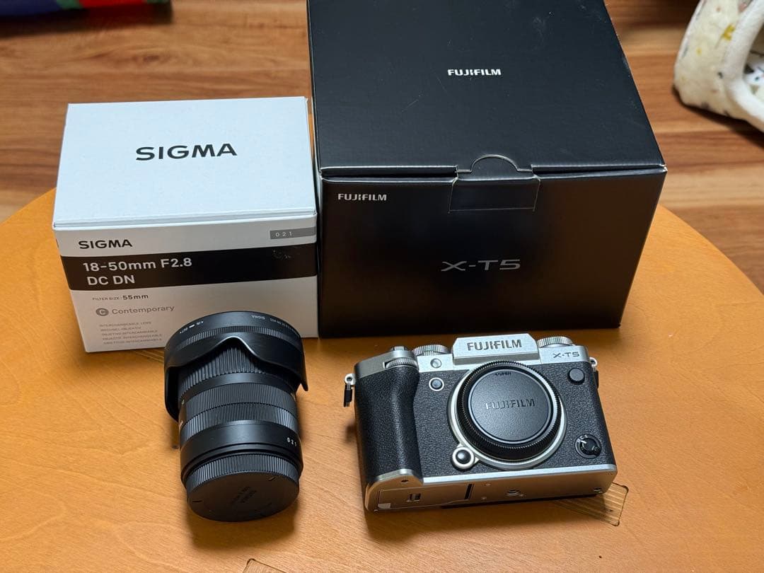 FUJIFILM X-T5 SIGMA 18-50mm F2.8 レンズ