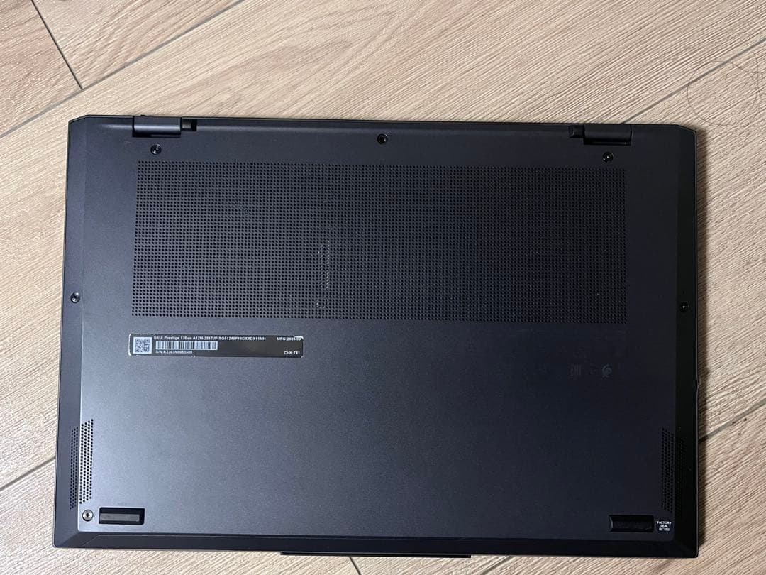 MSI ノートPC ブラック 本体と付属品