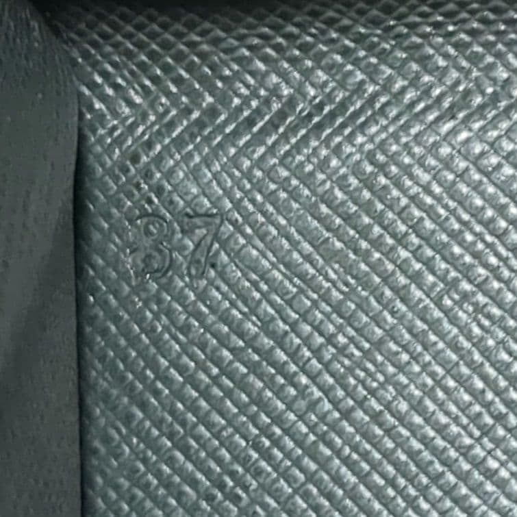 【美品】PRADA　サフィアーノレザー　ケース　ネイビー