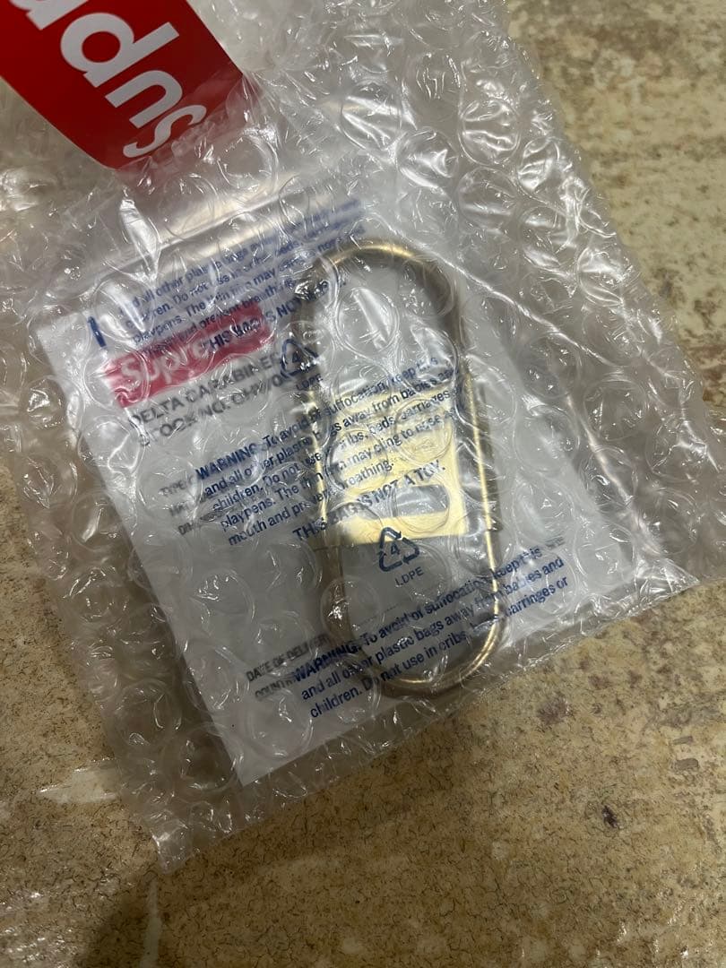 supreme カラビナ　ゴールド