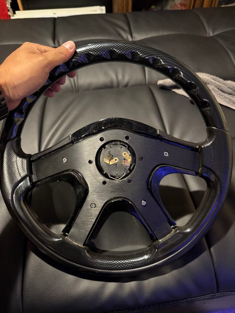 今だけ送料無料！希少Fabulousファブレス カーボン調ステアリング