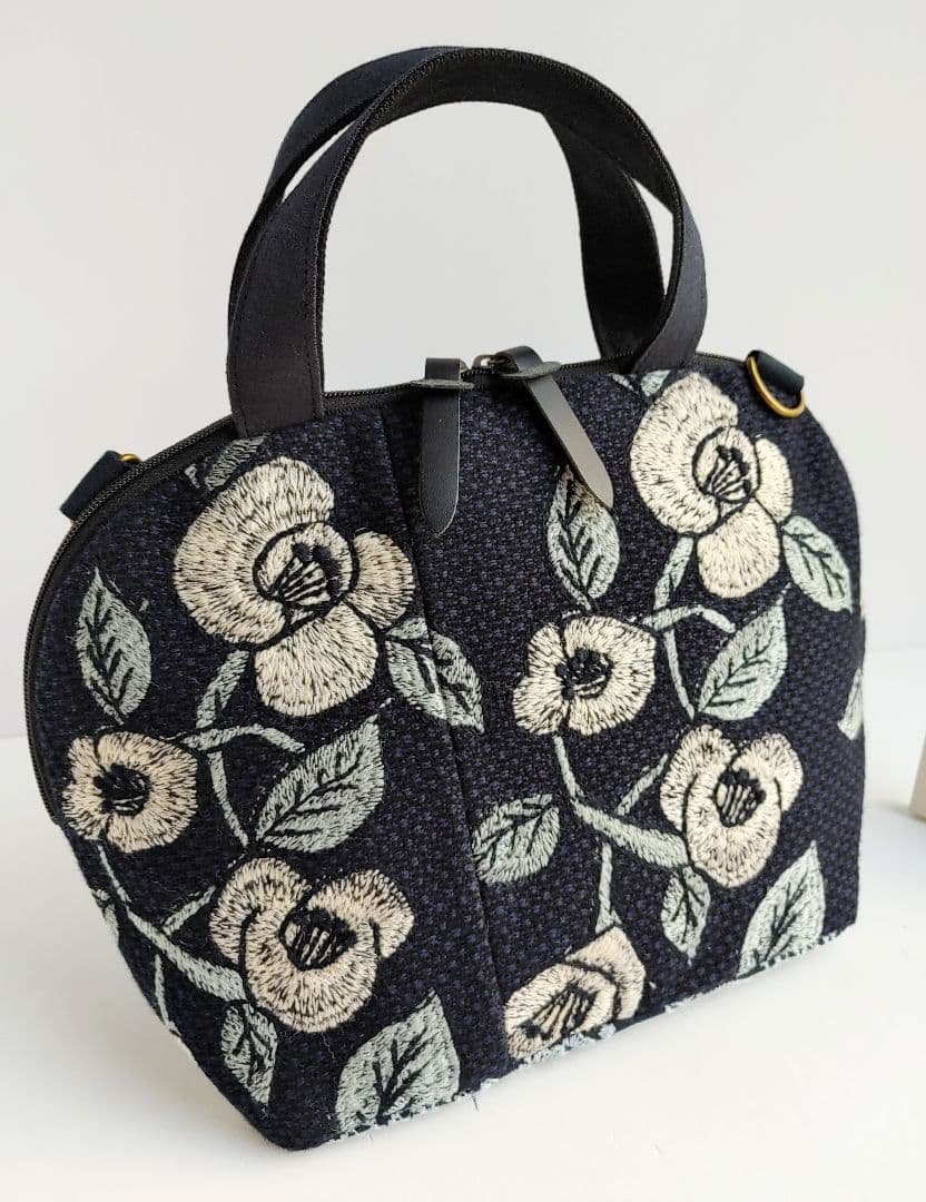 １点のみ　レア　swing camellia　ミニサイズまるいファスナーバッグ