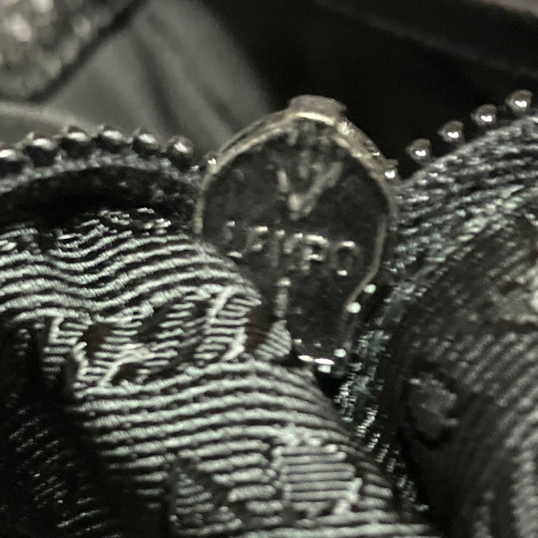 PRADAメッセンジャーバッグ　中古美品良好