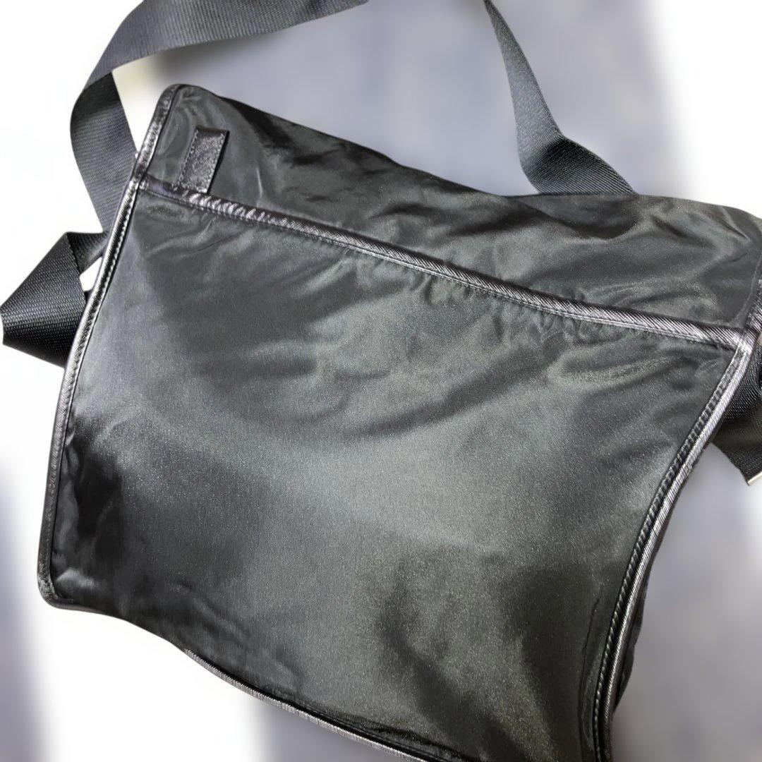PRADAメッセンジャーバッグ　中古美品良好