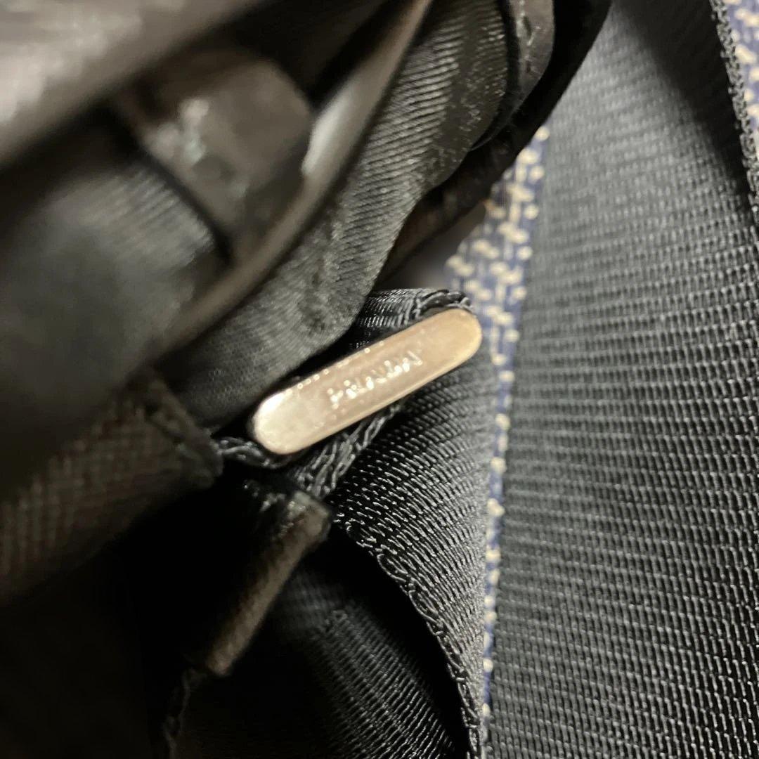 PRADAメッセンジャーバッグ　中古美品良好