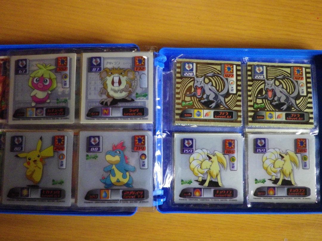 【値下げしました!!】レア ポケモン最強シール2000 コレクションボックス付