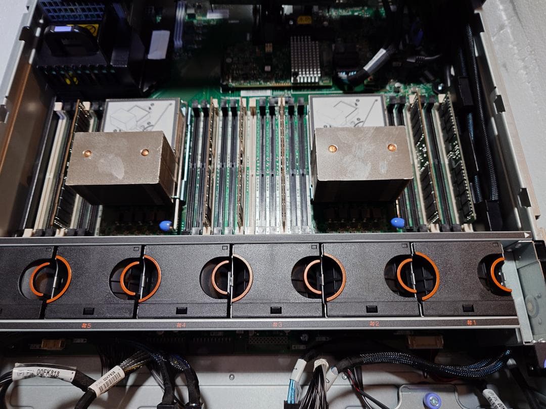 Lenovo サーバー Intel Xeon搭載