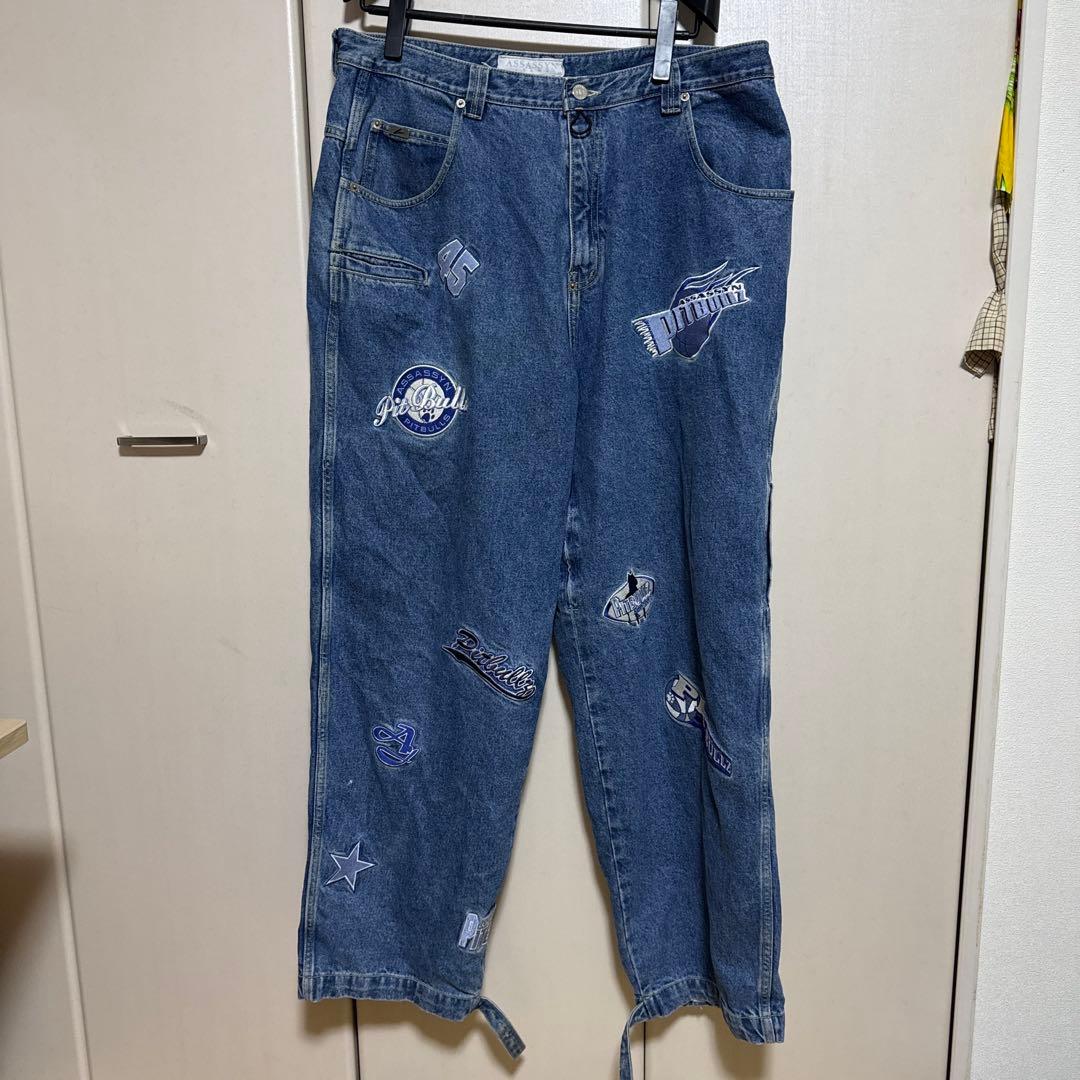 刺繍入りルーズフィットデニムパンツ