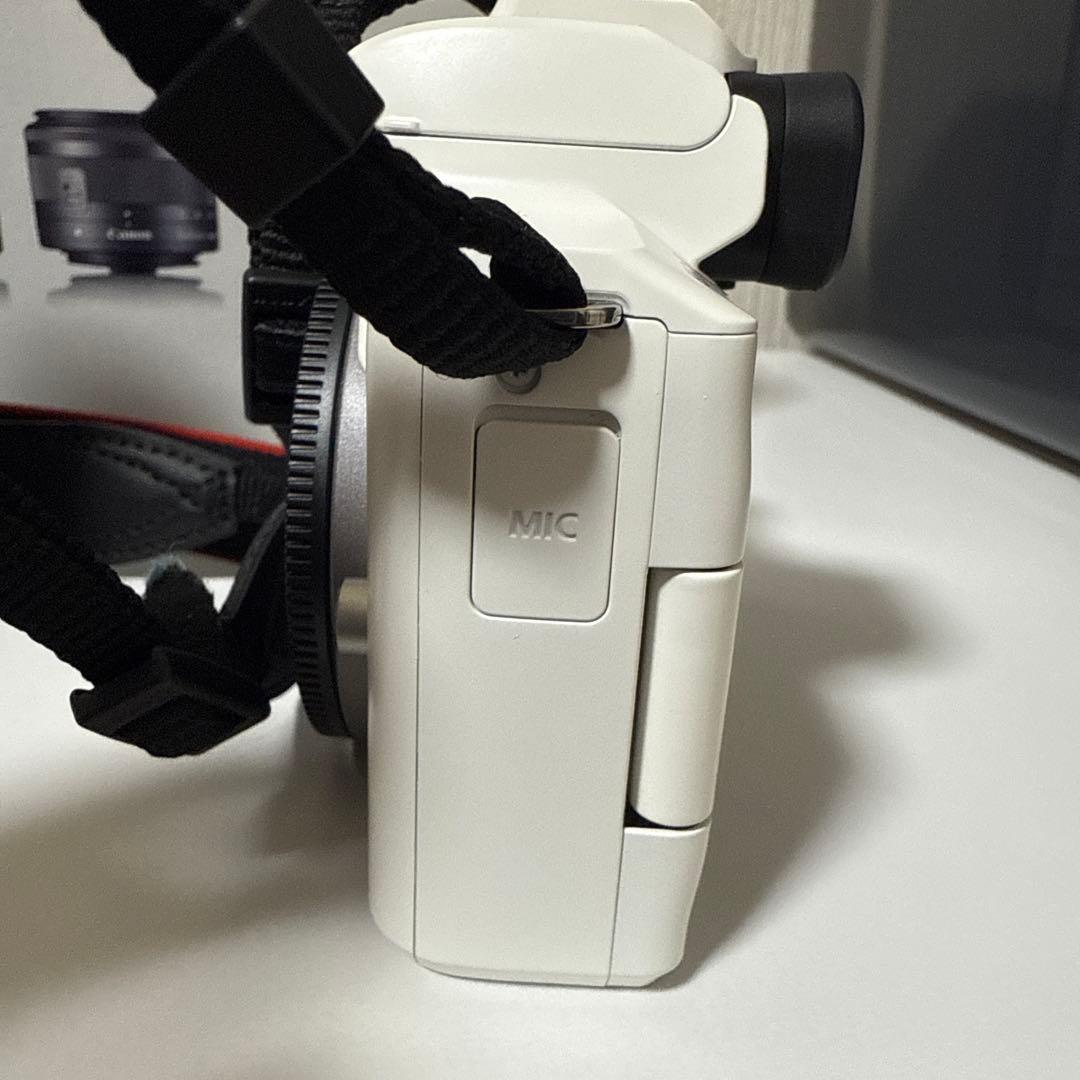Canon eos kissM2 レンズキット　ミラーレス一眼 保護カバー付