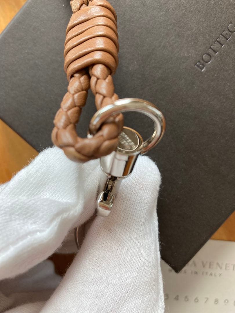 BOTTEGA VENETA ボッテガヴェネタ ロング ネックストラップブラウン