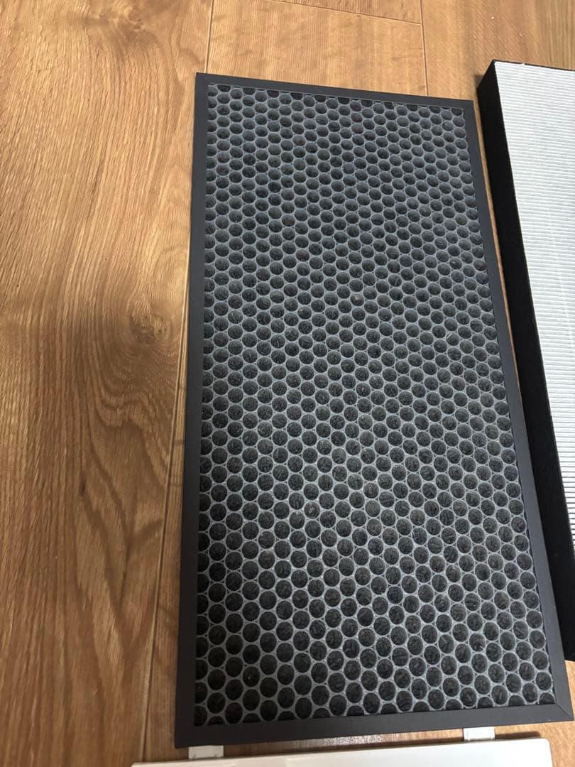 状態美品　SHARP 2022年製 除加湿空気清浄機 KC-HD70-W