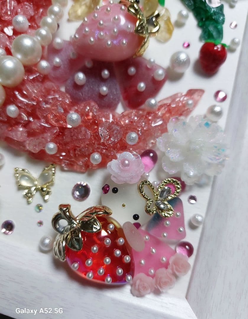 シーグラスアート 大きなリボンといちごのお月様♪