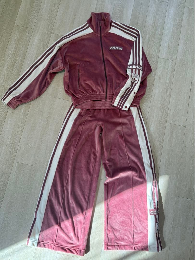 重盛さとみ　adidas ジャージ上下セット ピンク　ベロア