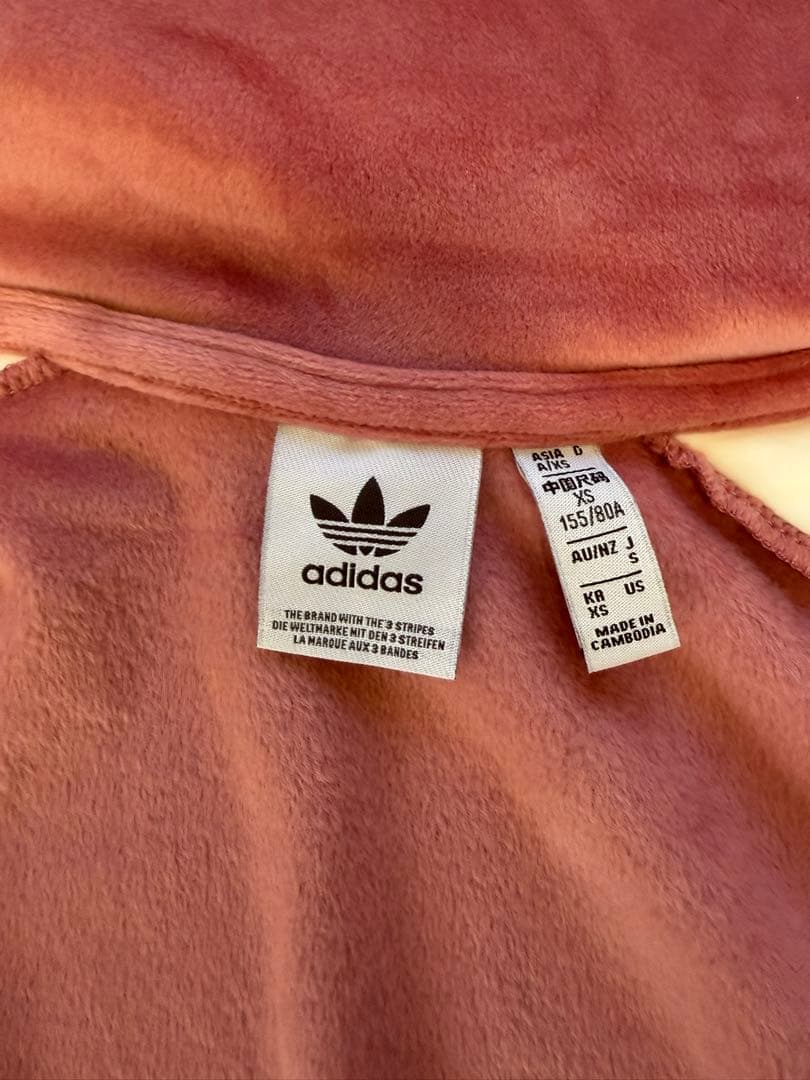 重盛さとみ　adidas ジャージ上下セット ピンク　ベロア