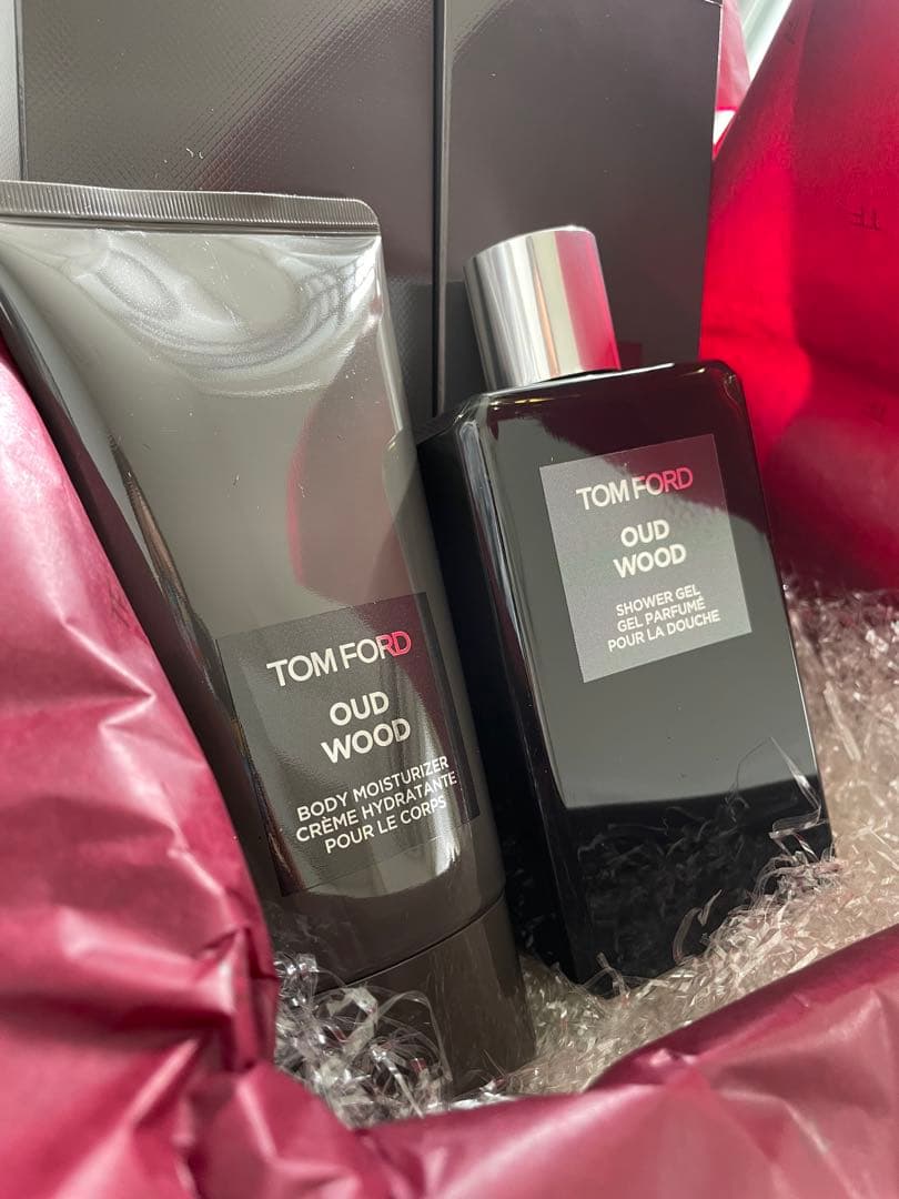 TOM FORD OUDWOOD ボディモイスチャライザー＆シャワージェルセット