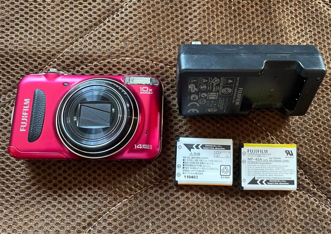デジタルカメラ　フジフィルム　FINEPIX T300 レッド　動作確認済み