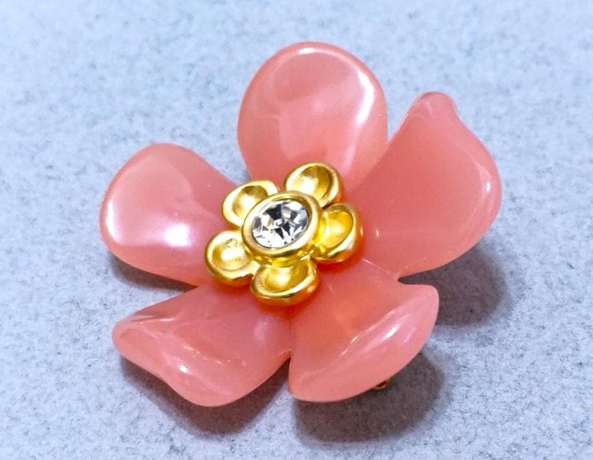 ジバンシー　ピンク花型ブローチ　40589