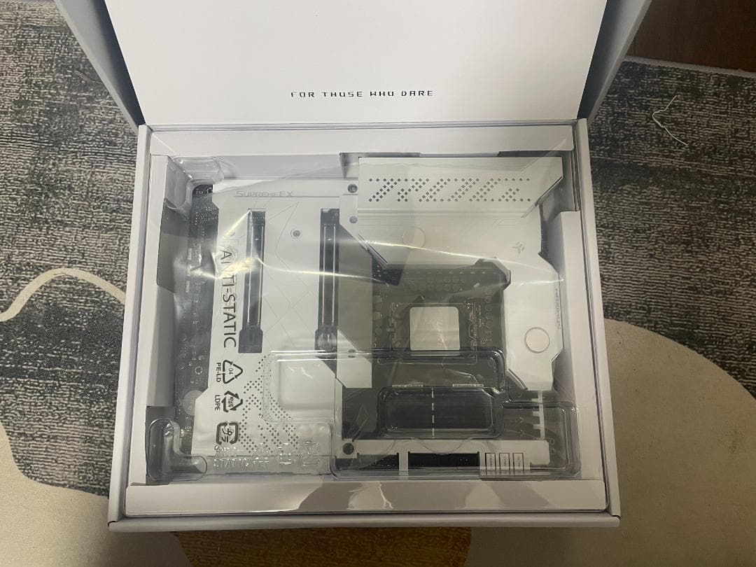 ROG MAXIMUS Z690 FORMULA ゲーミングマザーボード