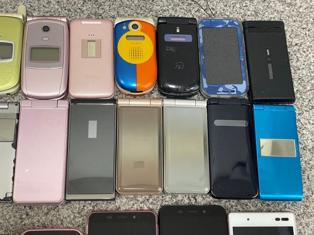 ぽ*け様 ジャンク扱い 携帯電話 ガラケー スマホ 31個 まとめ売り 大量 動
