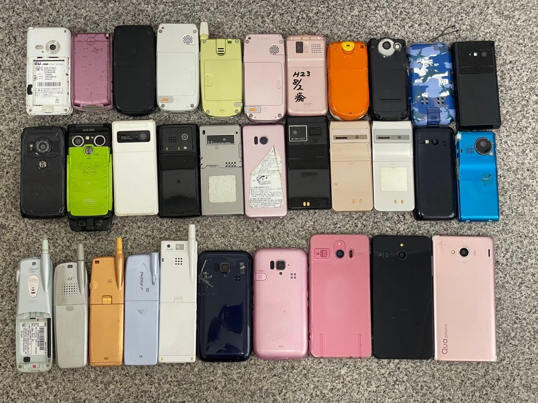 ぽ*け様 ジャンク扱い 携帯電話 ガラケー スマホ 31個 まとめ売り 大量 動