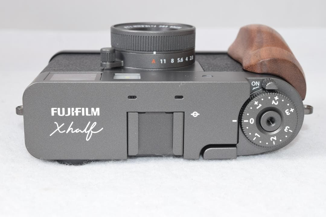 ショット数2回☆FUJIFILM X-half 木製グリップ☆チャコールシルバー