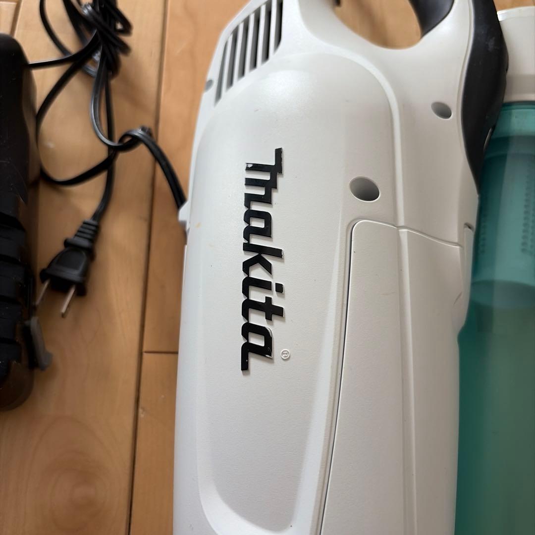 Makita スティッククリーナー CL182FD 本体 充電器、サイクロン付き