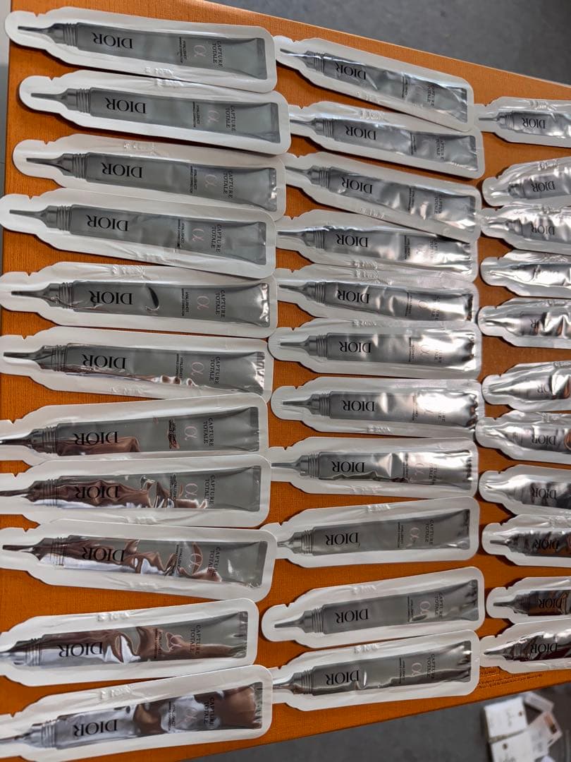 DIOR カプチュールトータルヒアルショットサンプル1ml ディオール 24個