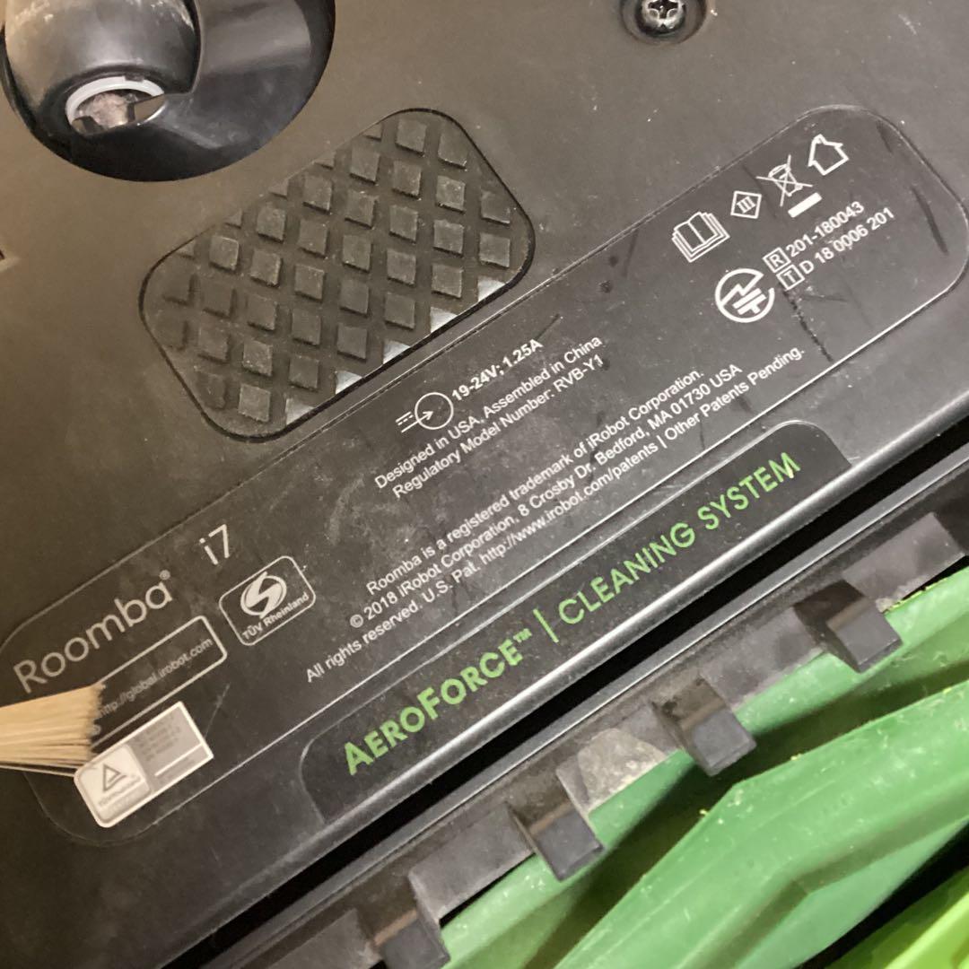 Roomba i7 ロボット掃除機 本体 黒　充電ドック付き　ルンバ　（K78）