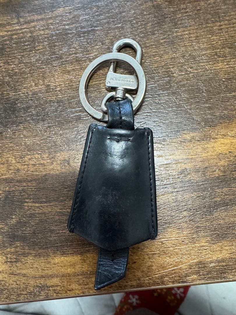 【美品】ルイヴィトン キーホルダー LV クロッシュ クレ キーリング 黒