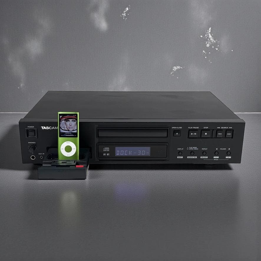 優良動作品・TASCAM CDプレーヤー iPodドック搭載 CD-200iL