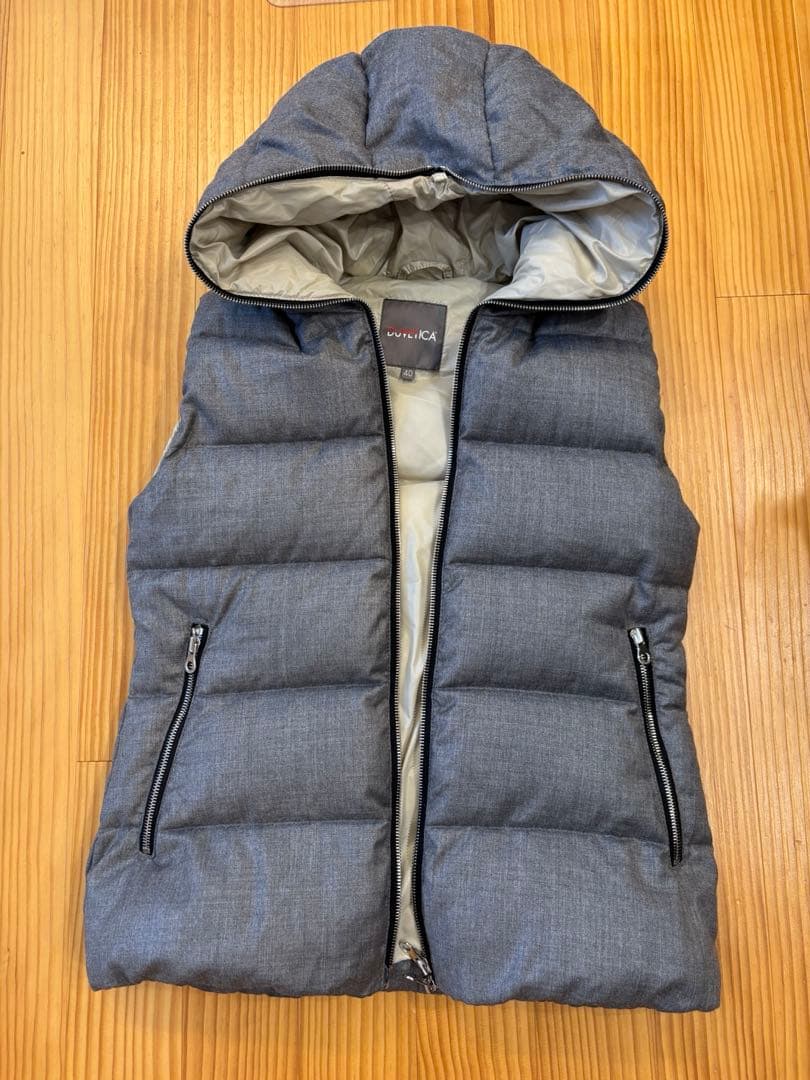 美品　デュベティカ　ダウンベスト　40サイズ