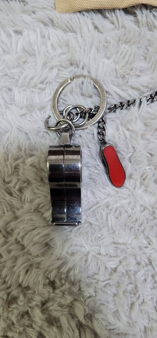 クリスチャンルブタン ホイッスル スニーカー キーホルダー リング 箱 巾着付